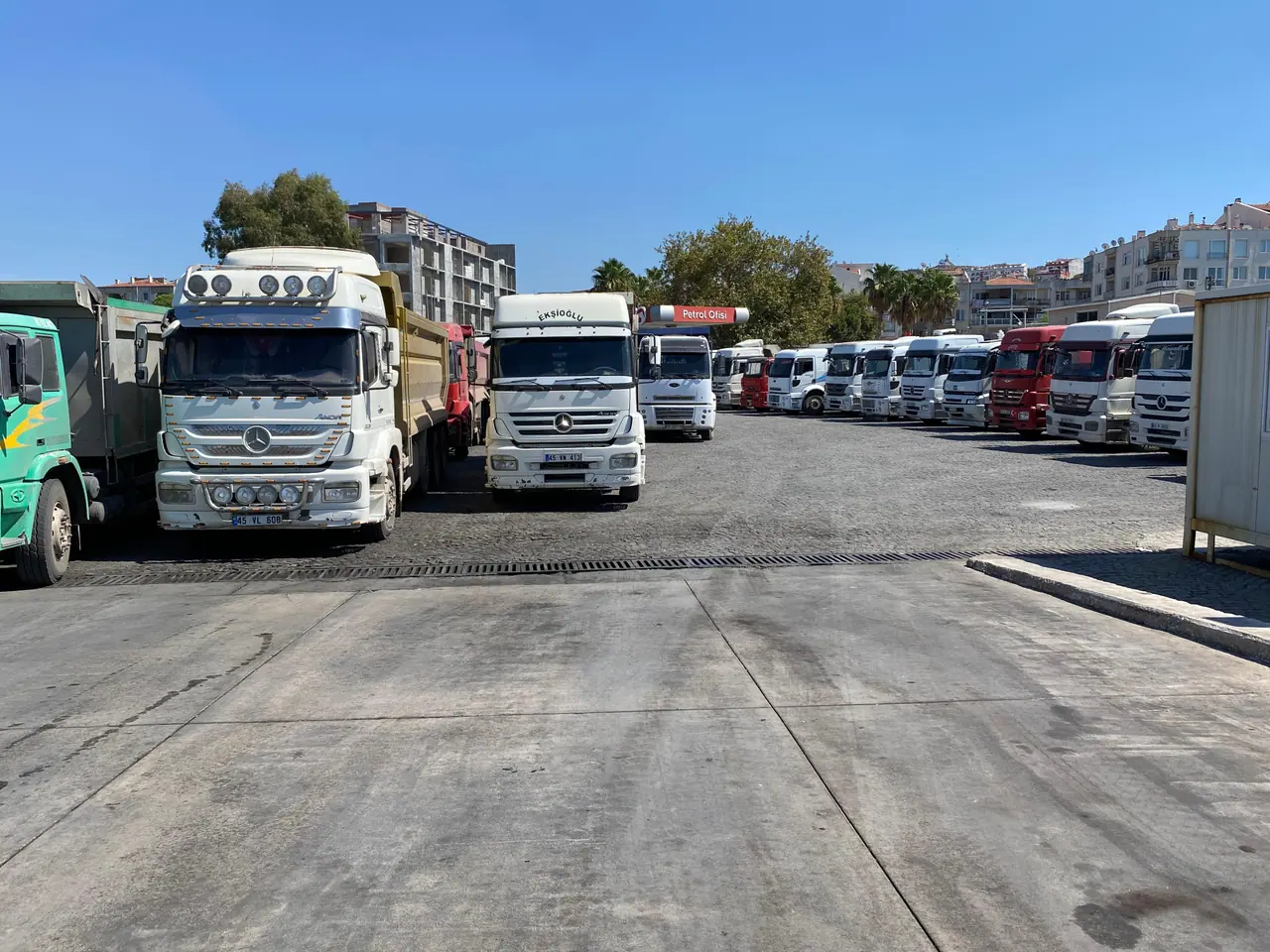 Laboratuvar analiz cihazi ve numune hazirlik alani
