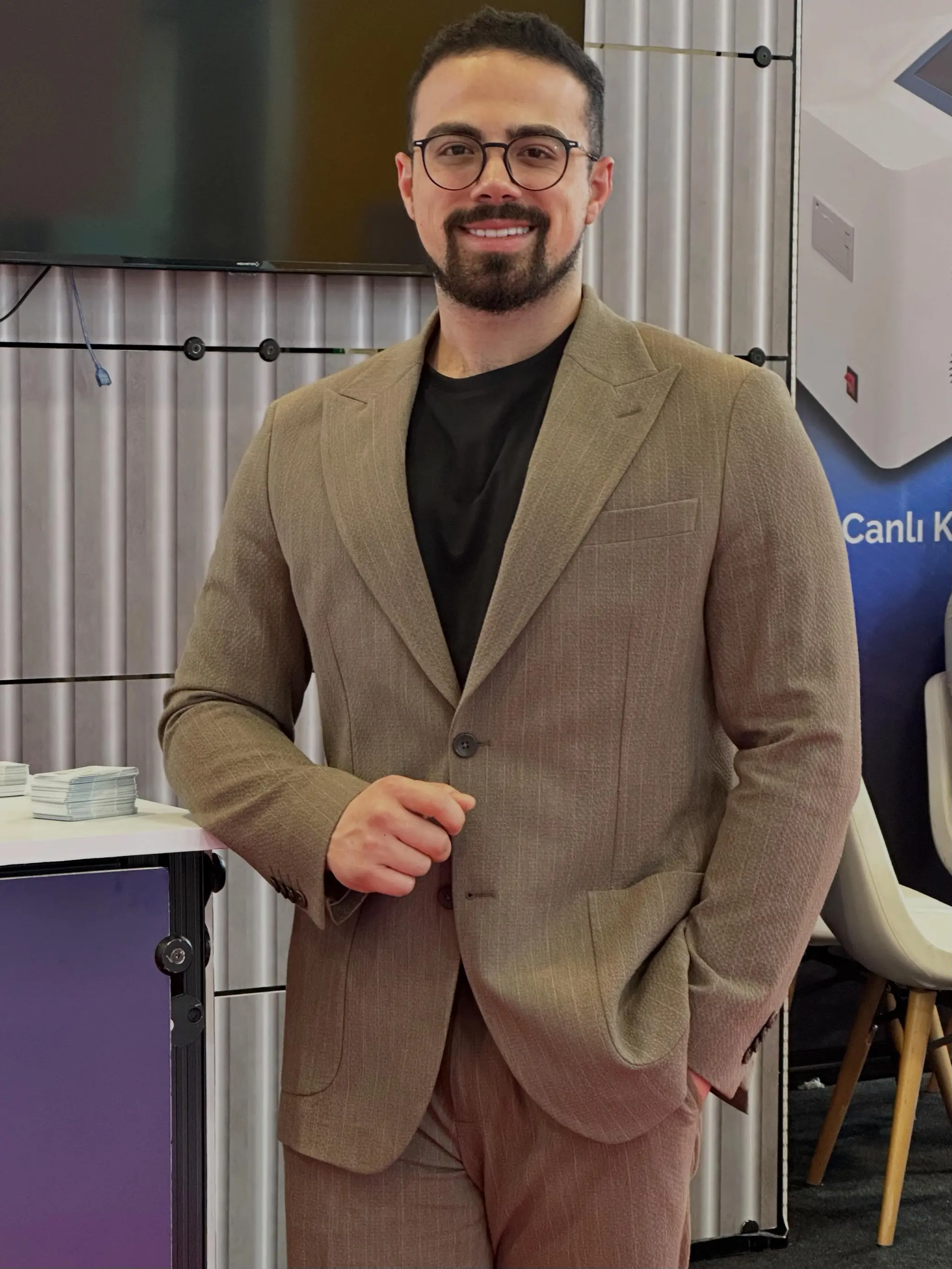 Yağız Emre Karanfil portresi